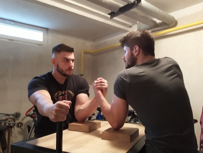 Broumovští armwrestleři přivezli z mistrovství republiky tři medaile