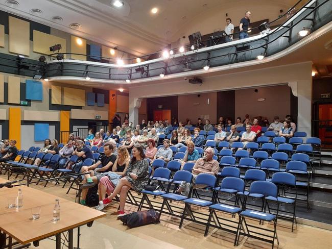 Projekce dokumentu Vlci na hranicích