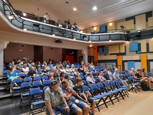 Projekce dokumentu Vlci na hranicích