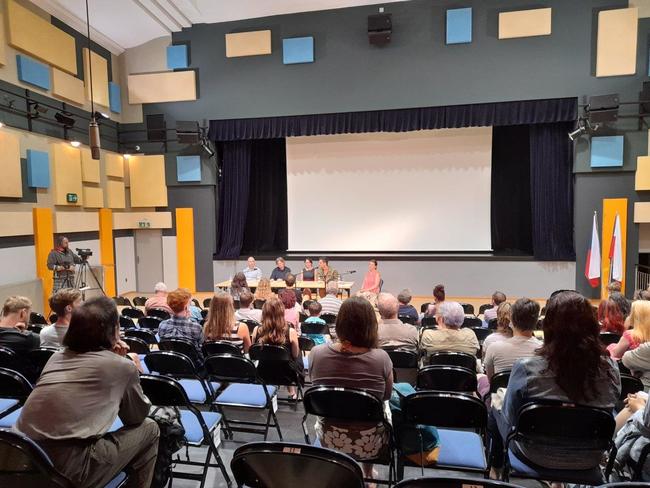 Projekce dokumentu Vlci na hranicích