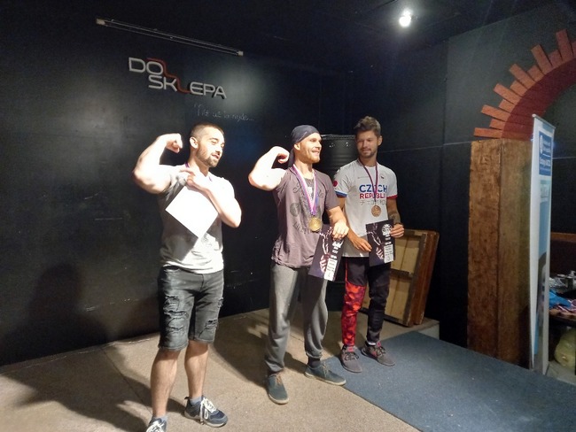 Broumovští armwrestleři přivezli z mistrovství republiky tři medaile