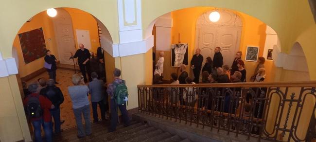 Páteční vernisáží byla zahájena výstava obrazů Davida Kubiny