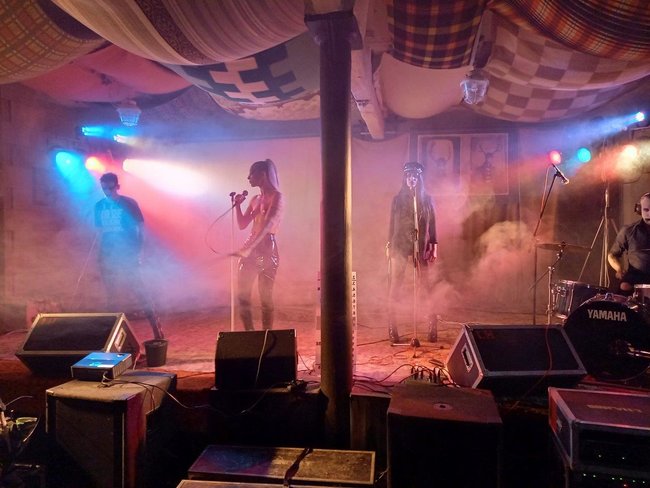 Svůj jediný koncert v České republice odehrály v broumovském Edenu