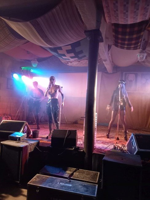 Svůj jediný koncert v České republice odehrály v broumovském Edenu