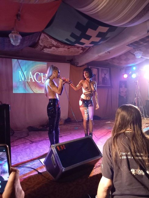 Svůj jediný koncert v České republice odehrály v broumovském Edenu