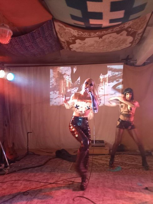 Svůj jediný koncert v České republice odehrály v broumovském Edenu