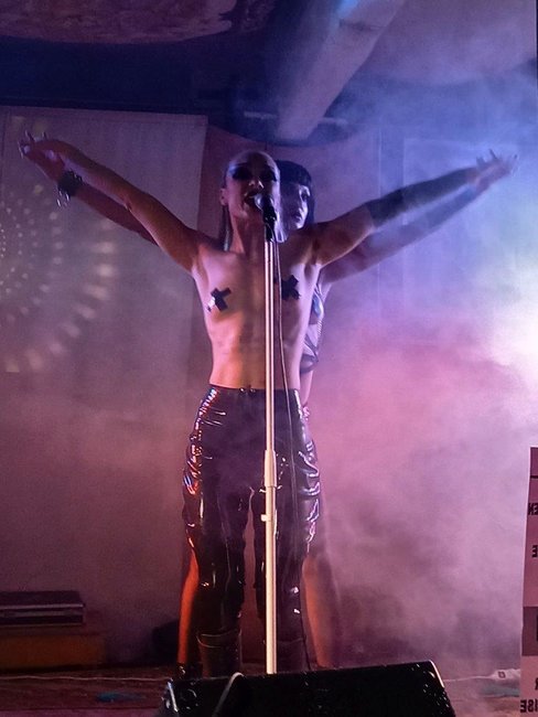 Svůj jediný koncert v České republice odehrály v broumovském Edenu