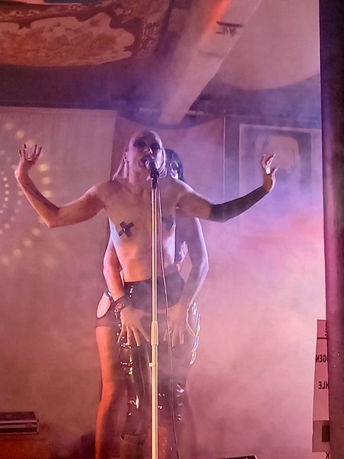 Svůj jediný koncert v České republice odehrály v broumovském Edenu