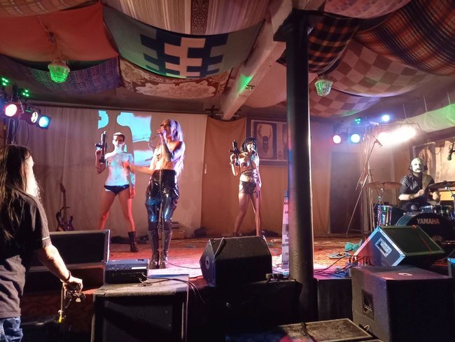 Svůj jediný koncert v České republice odehrály v broumovském Edenu