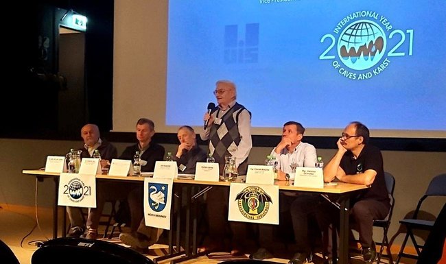 Speleologové pozvali největší kapacity z oboru do Broumova 