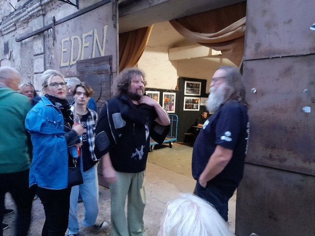 Posvátný hardrockový večer v Edenu