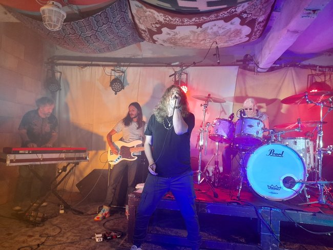 Posvátný hardrockový večer v Edenu