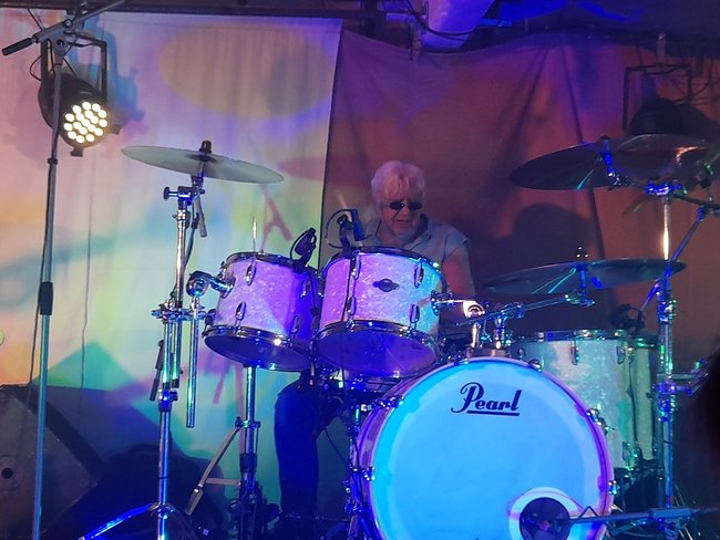 Posvátný hardrockový večer v Edenu