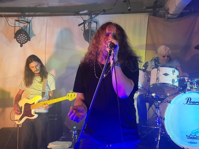 Posvátný hardrockový večer v Edenu