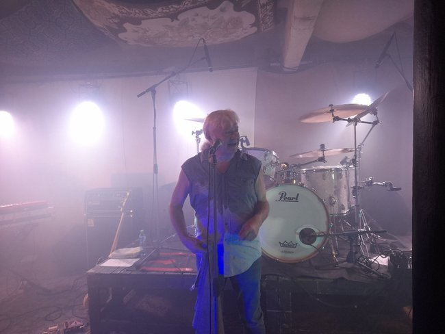 Posvátný hardrockový večer v Edenu