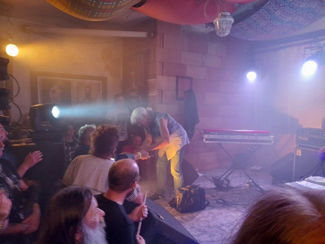 Posvátný hardrockový večer v Edenu