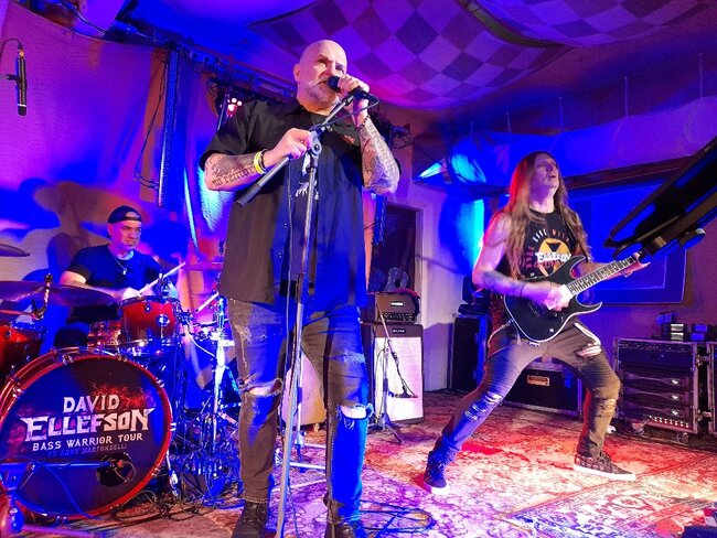 Metalové peklo v Edenu