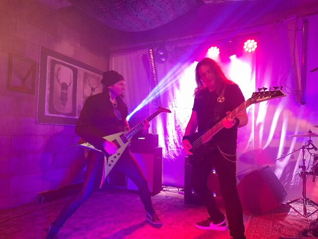 Metalové peklo v Edenu