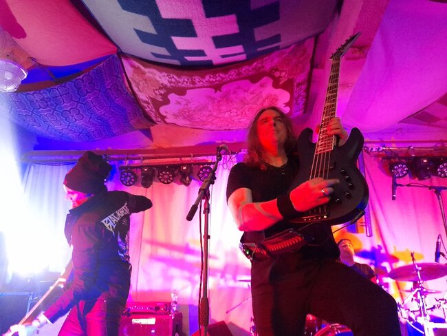 Metalové peklo v Edenu