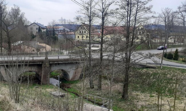 Díra v hejtmánkovickém mostě bude opravena nejdříve v polovině dubna