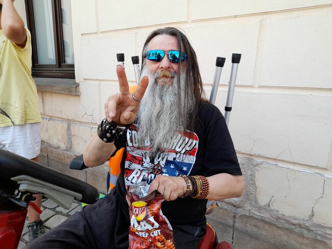 V Broumově postrádám nájezdy pro invalidy