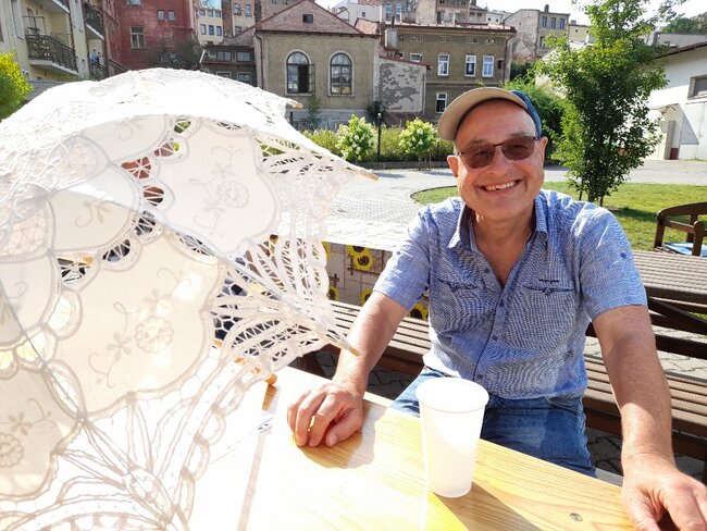 Nejen senioři v Broumově si užili šansonový večírek 