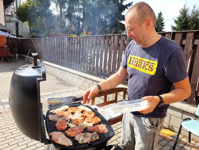 Nejen senioři v Broumově si užili šansonový večírek 