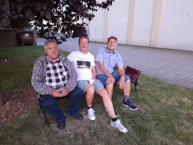 Nejen senioři v Broumově si užili šansonový večírek 