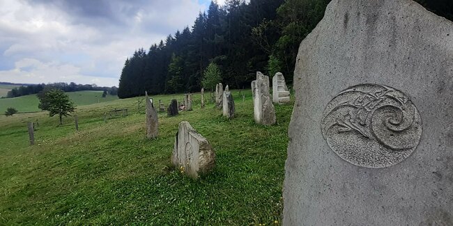 Na vlnách mýtů: Zdoňovské menhiry