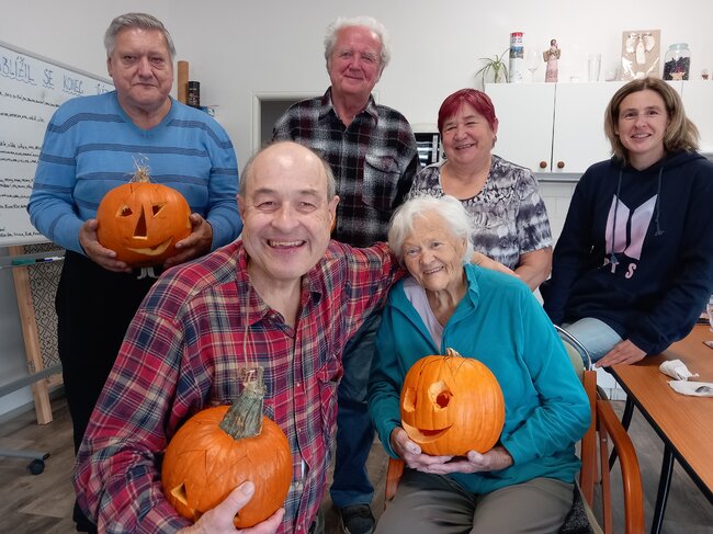 Přijít mezi lidi a obyčejně si popovídat