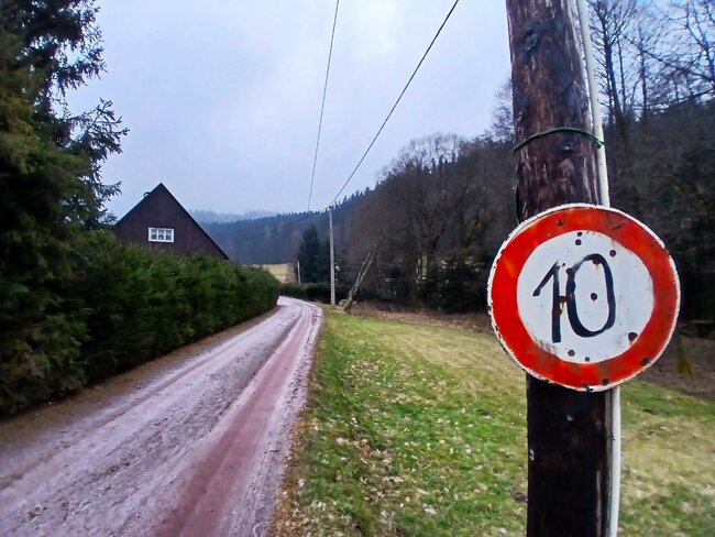 Soví hrádek stráží hory nad Machovem