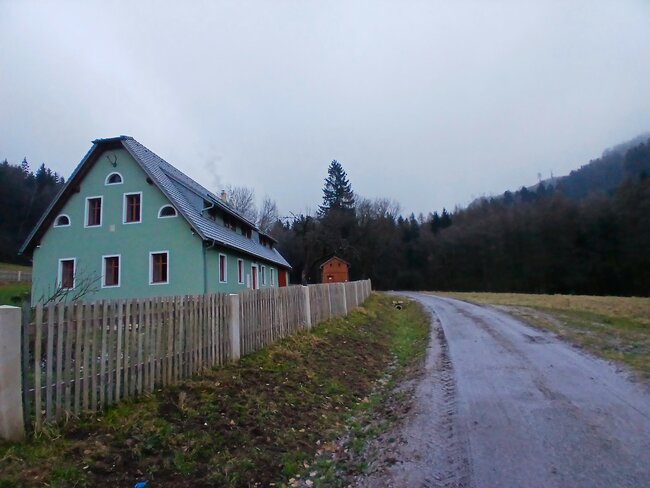 Soví hrádek stráží hory nad Machovem