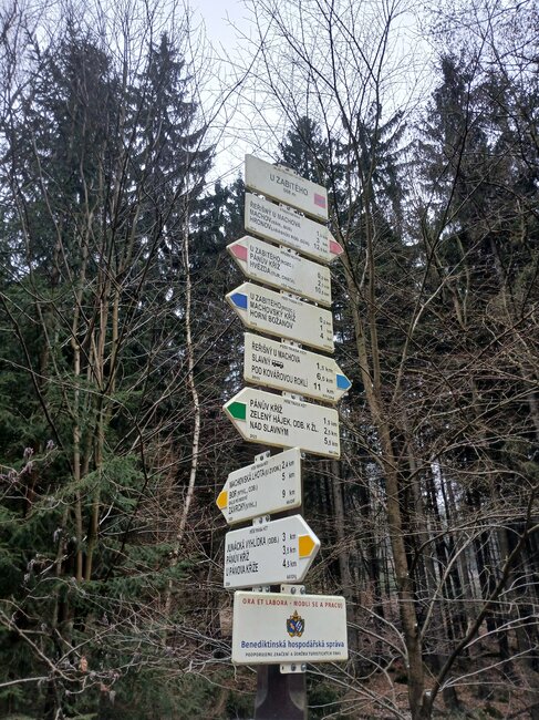 Soví hrádek stráží hory nad Machovem