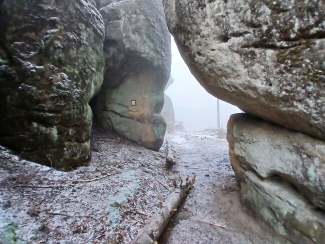 Soví hrádek stráží hory nad Machovem