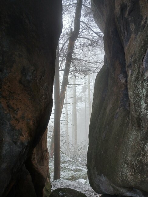 Soví hrádek stráží hory nad Machovem