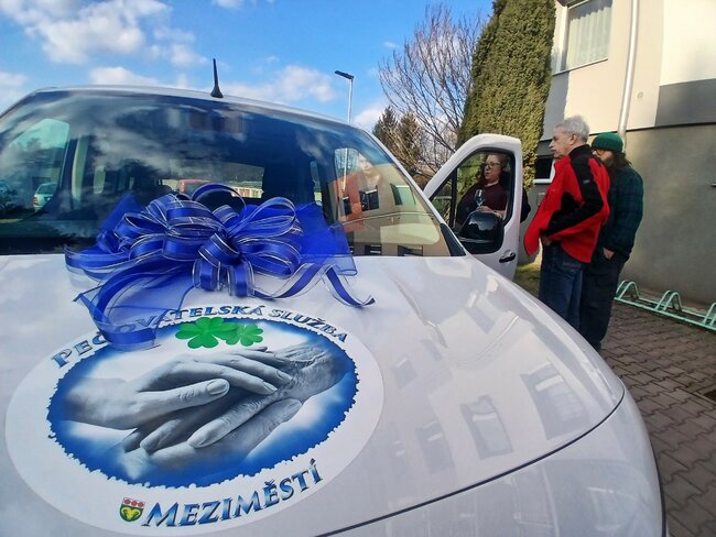 Meziměstí: Pečovatelky mají nové auto i zázemí