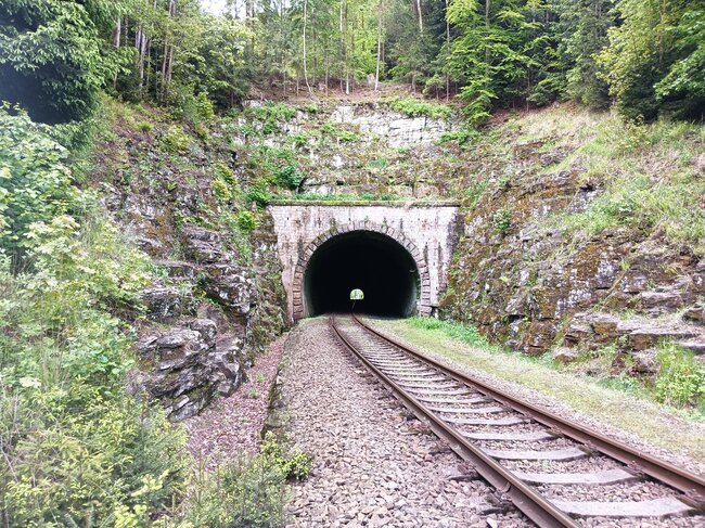 Maršovské údolí: útočiště skautů i tajemný hrádek