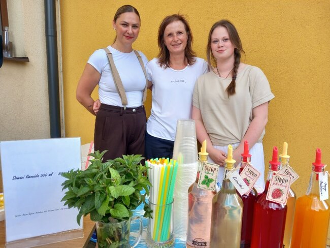 Šansonový večírek Pečovatelské služby se i přes nepřízeň počasí vydařil