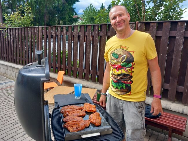 Šansonový večírek Pečovatelské služby se i přes nepřízeň počasí vydařil