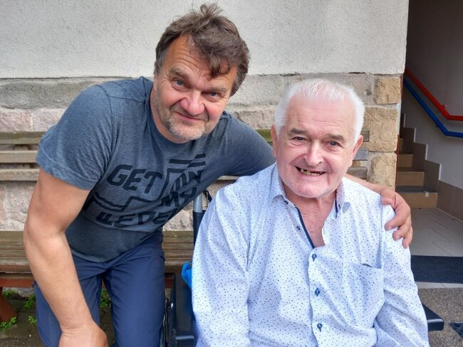 Šansonový večírek Pečovatelské služby se i přes nepřízeň počasí vydařil