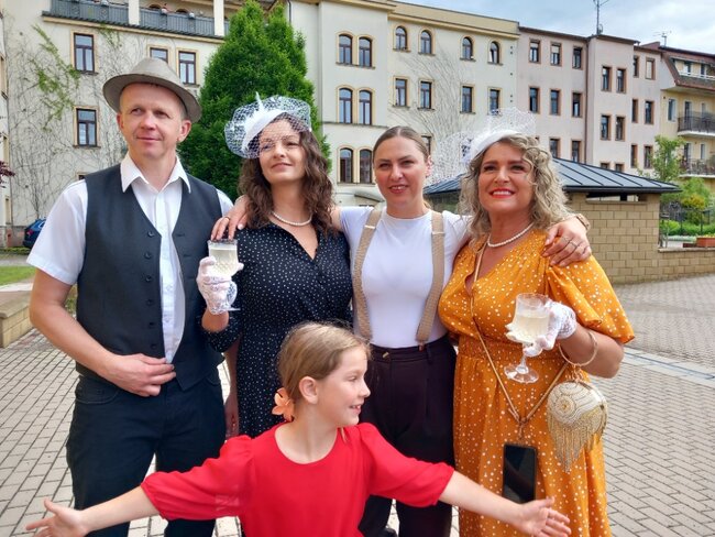 Šansonový večírek Pečovatelské služby se i přes nepřízeň počasí vydařil