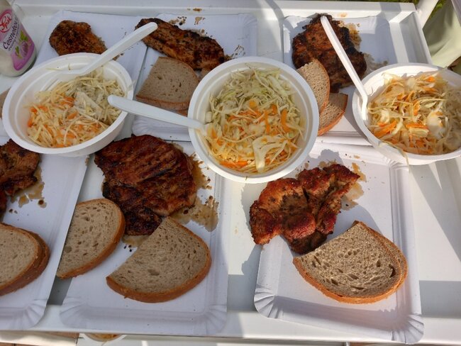 Šansonový večírek Pečovatelské služby se i přes nepřízeň počasí vydařil