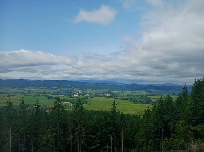 Na Strážní vrch nad ztichlou Libnou