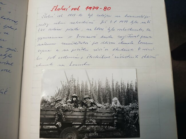 Písní i vzpomínkami. Gymnázium Broumov slaví 80