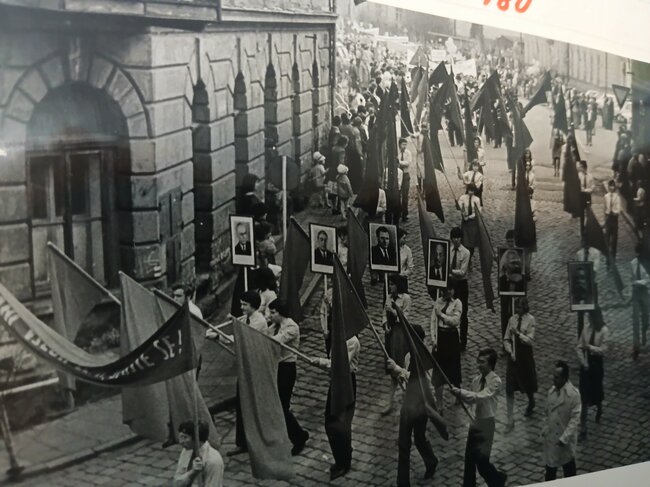 Písní i vzpomínkami. Gymnázium Broumov slaví 80