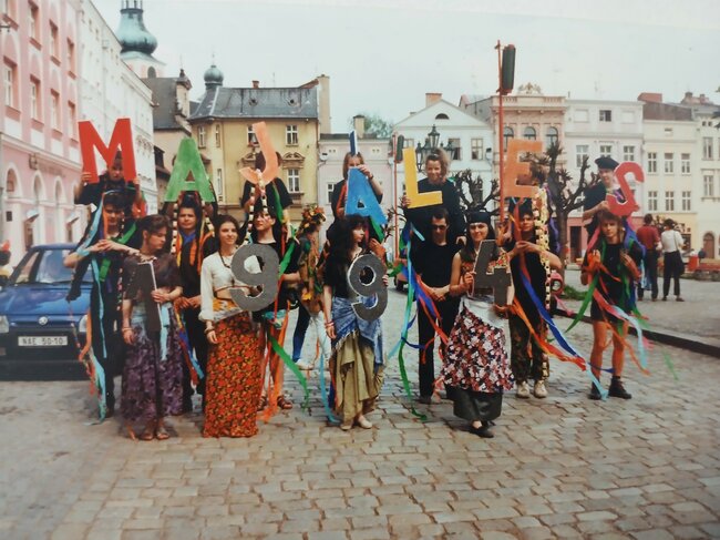 Písní i vzpomínkami. Gymnázium Broumov slaví 80