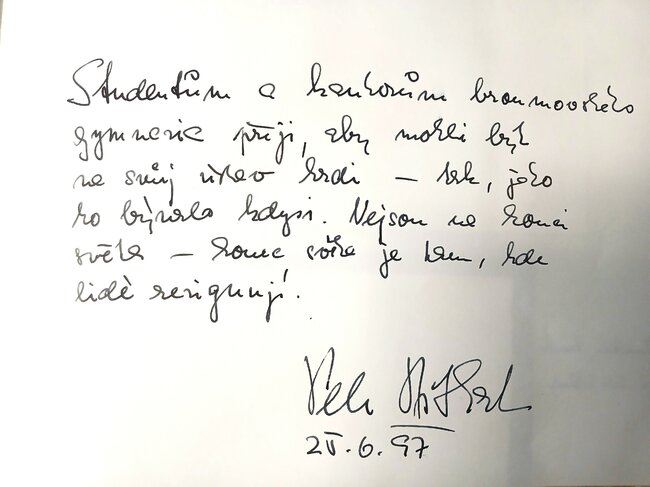 Písní i vzpomínkami. Gymnázium Broumov slaví 80