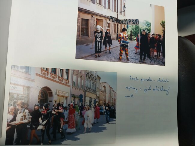 Písní i vzpomínkami. Gymnázium Broumov slaví 80