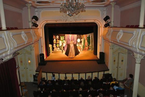 Po prázdninové odmlce se otevřely brány Městského divadla v Broumově