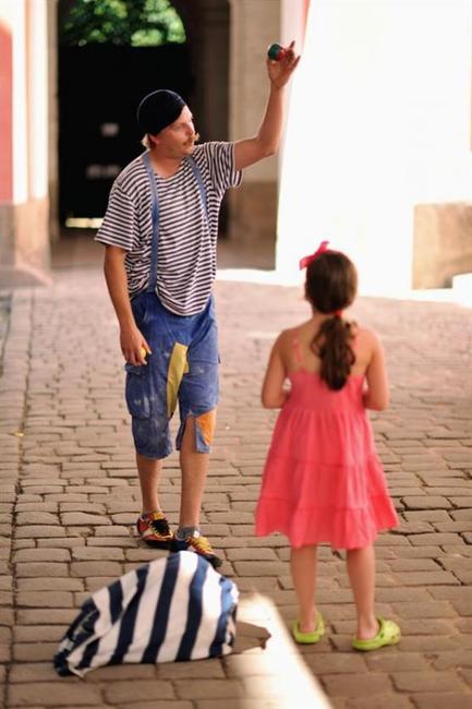 Starosta města Broumova slavnostně zahájil festival Malé letní divadlení